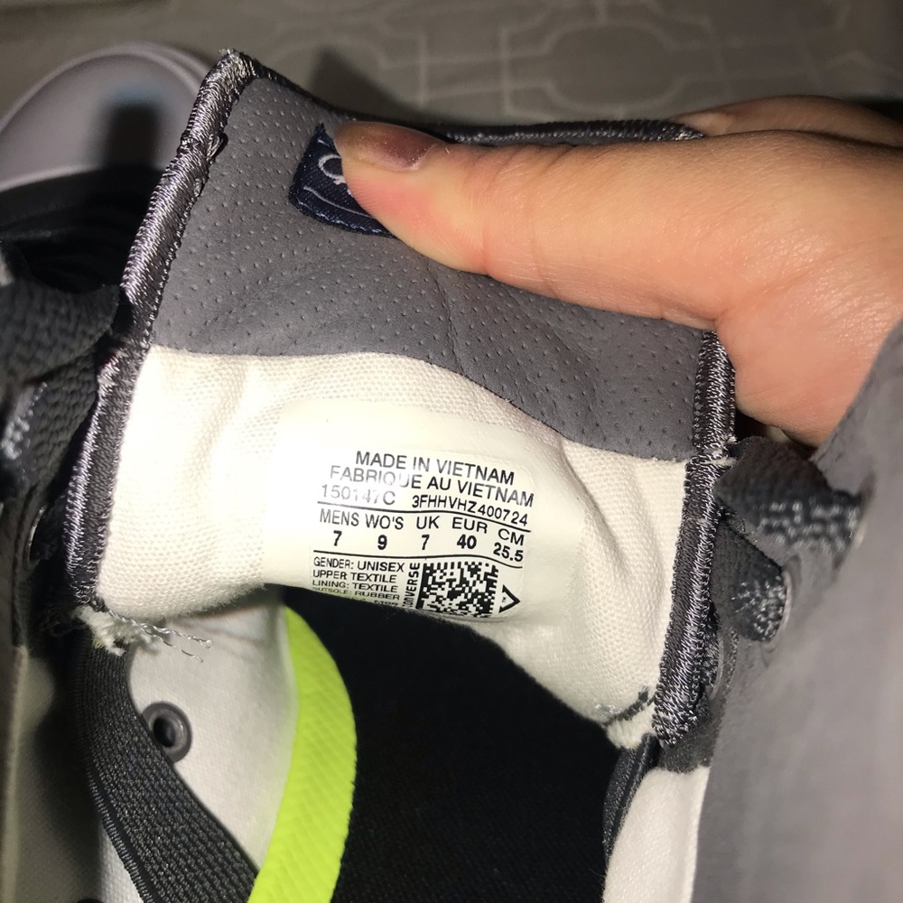 NWOT Converse Chuck Taylor II high tops - Picture 8 of 9